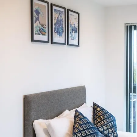Дом отдыха Serene Luxury 5 Star City Centre By Your Perfect Short Lets With Netflix & Fast Wifi