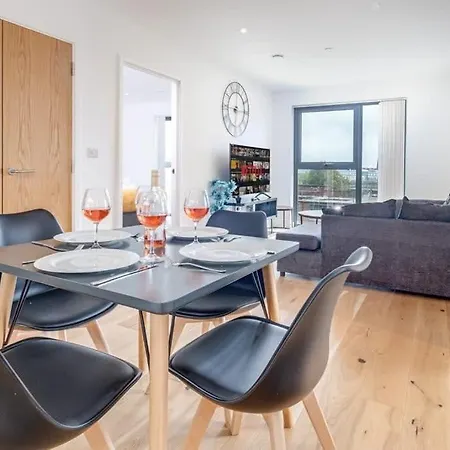 Дом отдыха Serene Luxury 5 Star City Centre By Your Perfect Short Lets With Netflix & Fast Wifi *